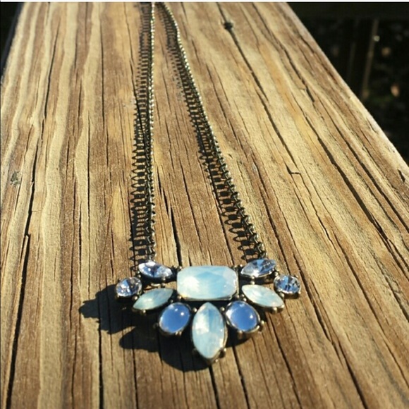 Iridescent crystal statement necklace - Picture 2 of 3